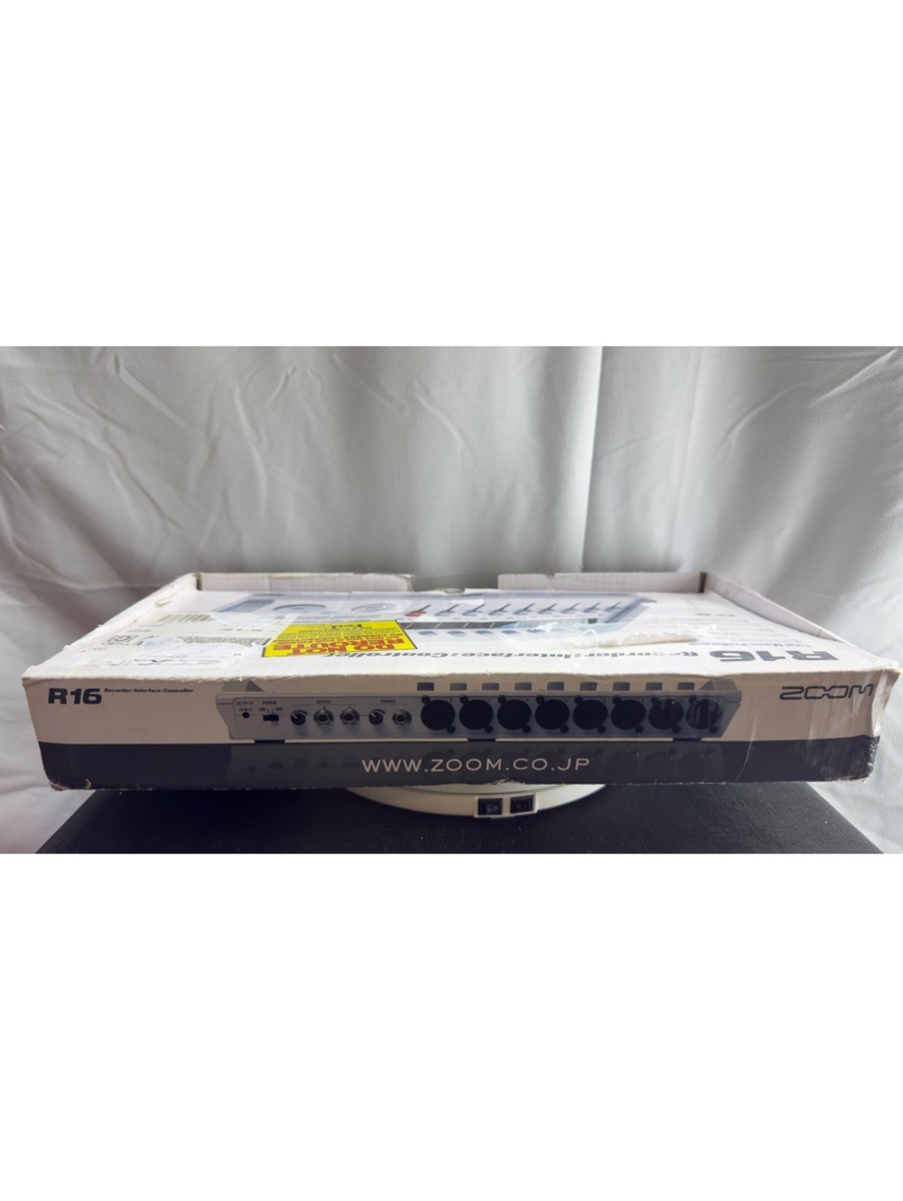 Zoom R16 Portable Multitrack Recorder Controller and Interface - Picture 5 of 10